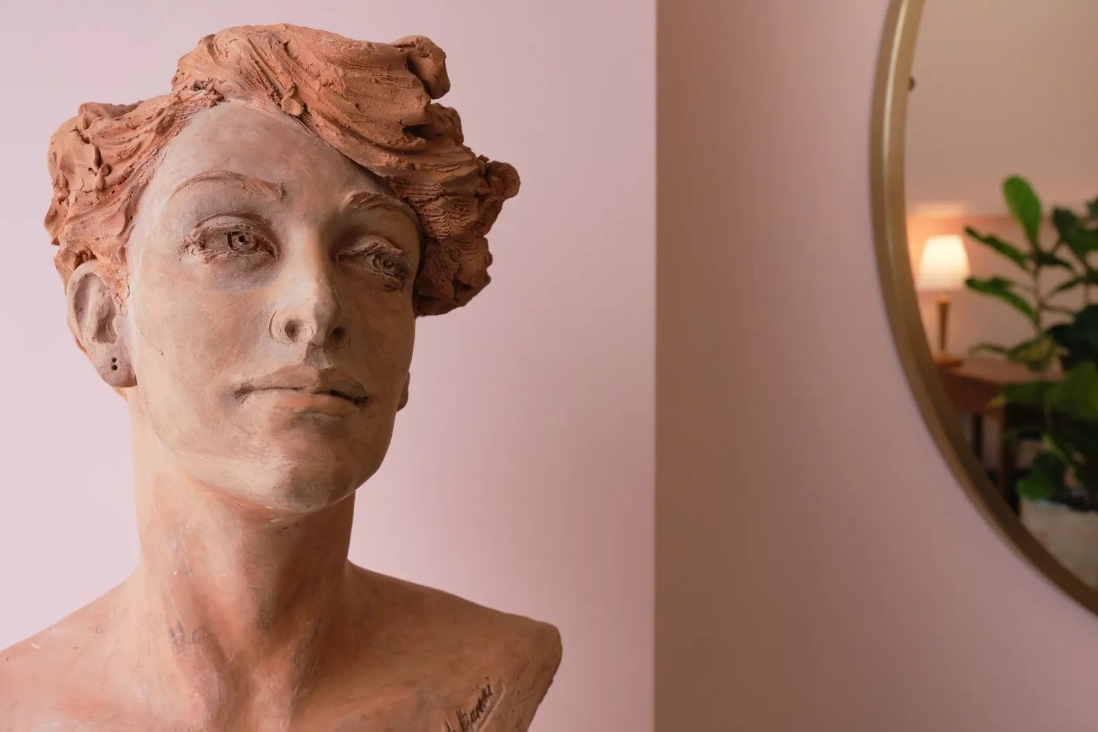 Dettaglio della statua nel salone Ale Hair Studio