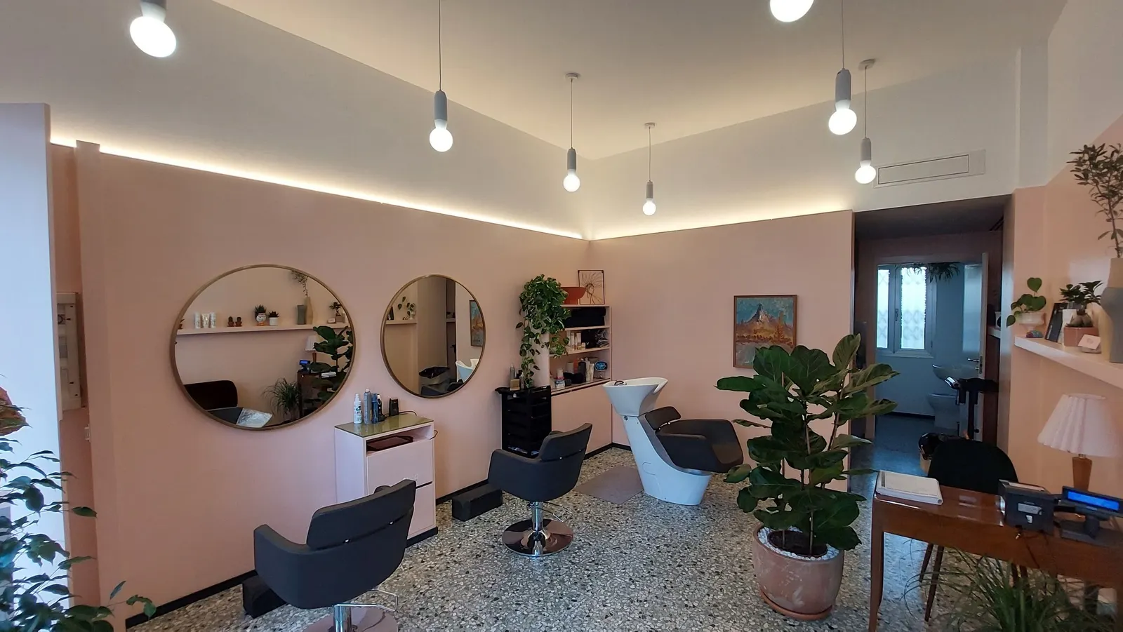 Interno del salone Ale Hair Studio a Pordenone
