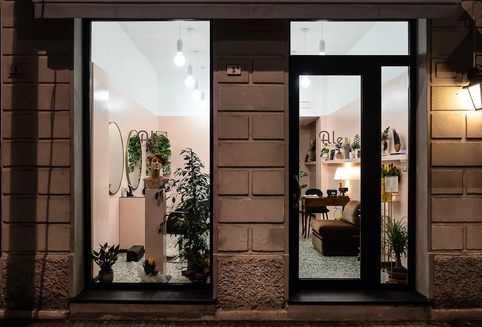 Vetrina esterna di Ale Hair Studio